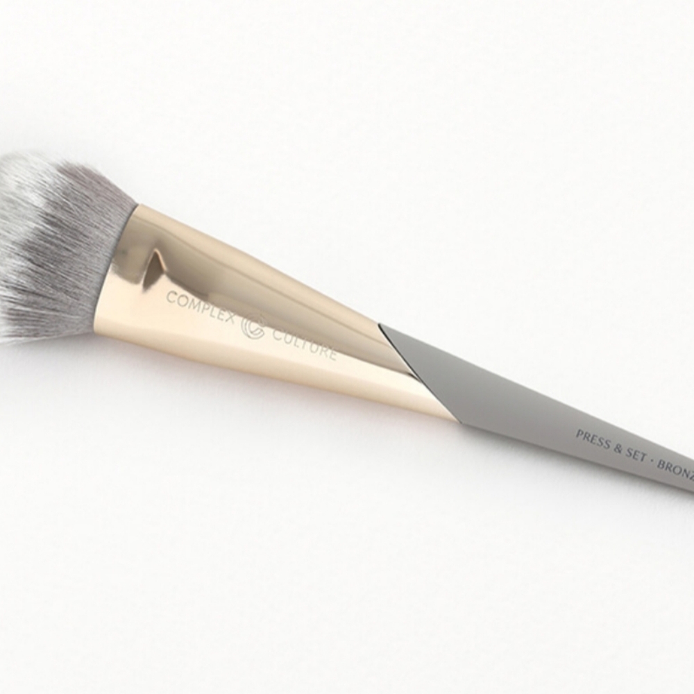 Complex Culture press &set bronzer brush